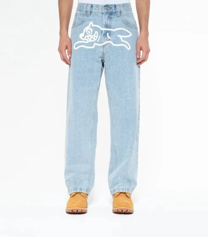 Pantaloni din denim cu două buzunare și câine alergând