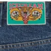 Pantaloni din denim cu două buzunare și câine alergând