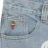 Pantaloni din denim cu două buzunare și câine alergând