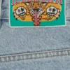 Pantaloni din denim cu două buzunare și câine alergând