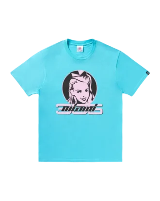 Tricou cu insignă roz